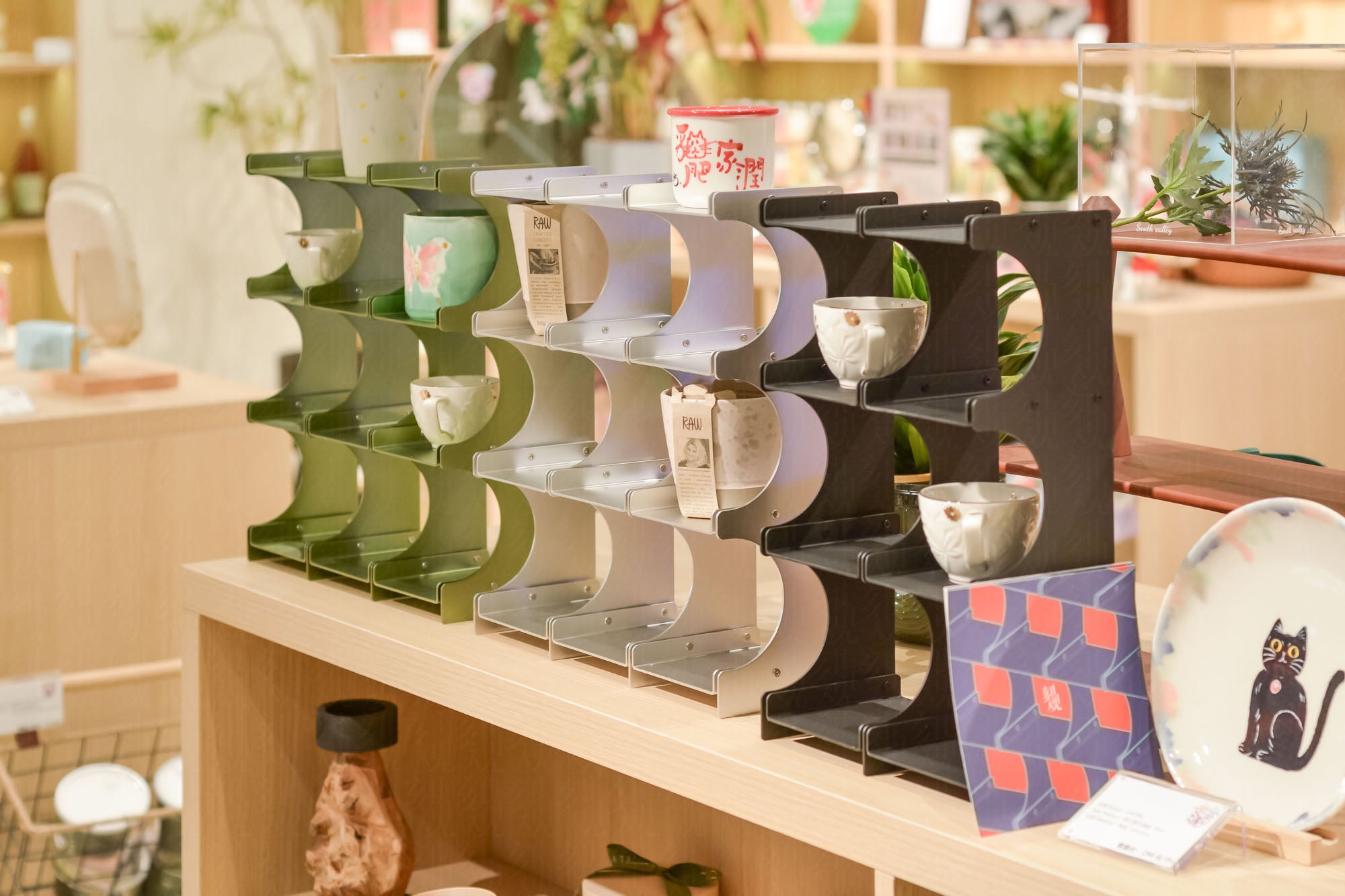 Aluminum Desktop Shelf for mugs