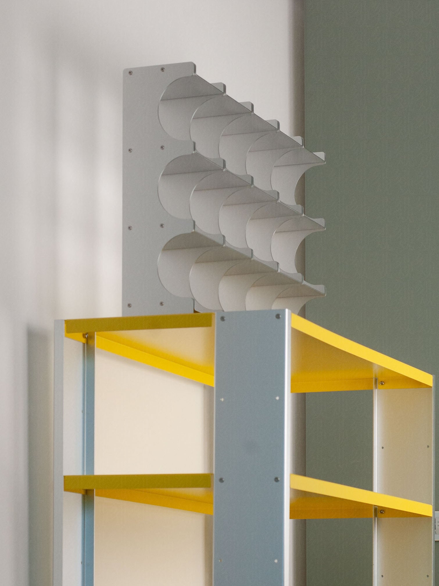 Aluminum Desktop Shelf for mugs