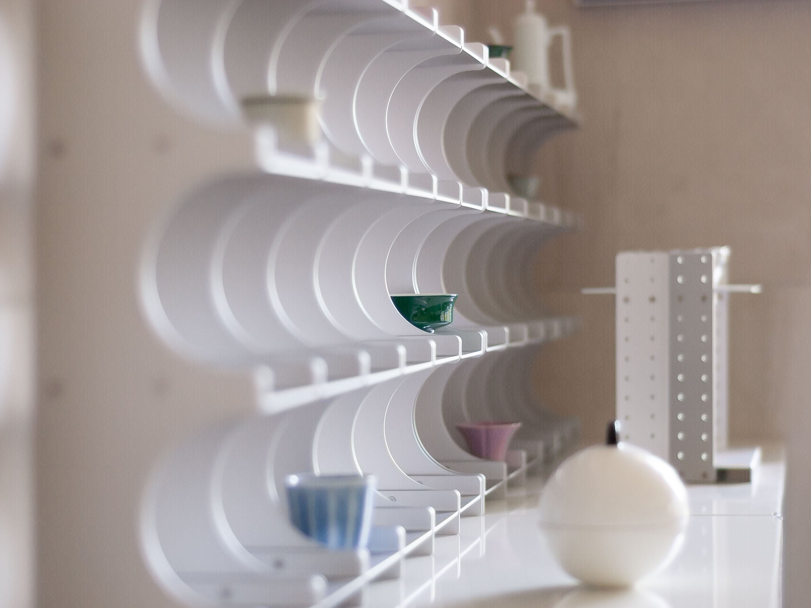 Aluminum Desktop Shelf for mugs
